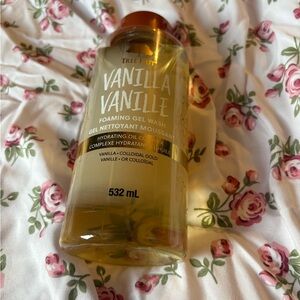 2/35$🍓⭐️Tree Hut Vanilla Foaming Gel Wash - Clear Amber Bottle